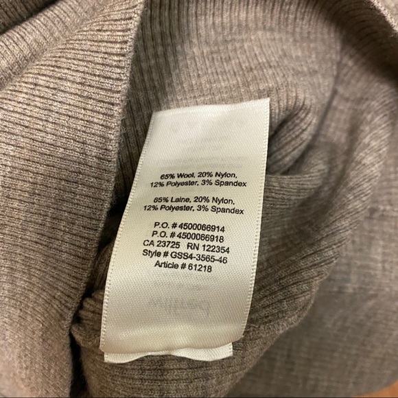 Aritzia Wilfred Croquis Off the Shoulder Sweater S - Picture 6 of 7